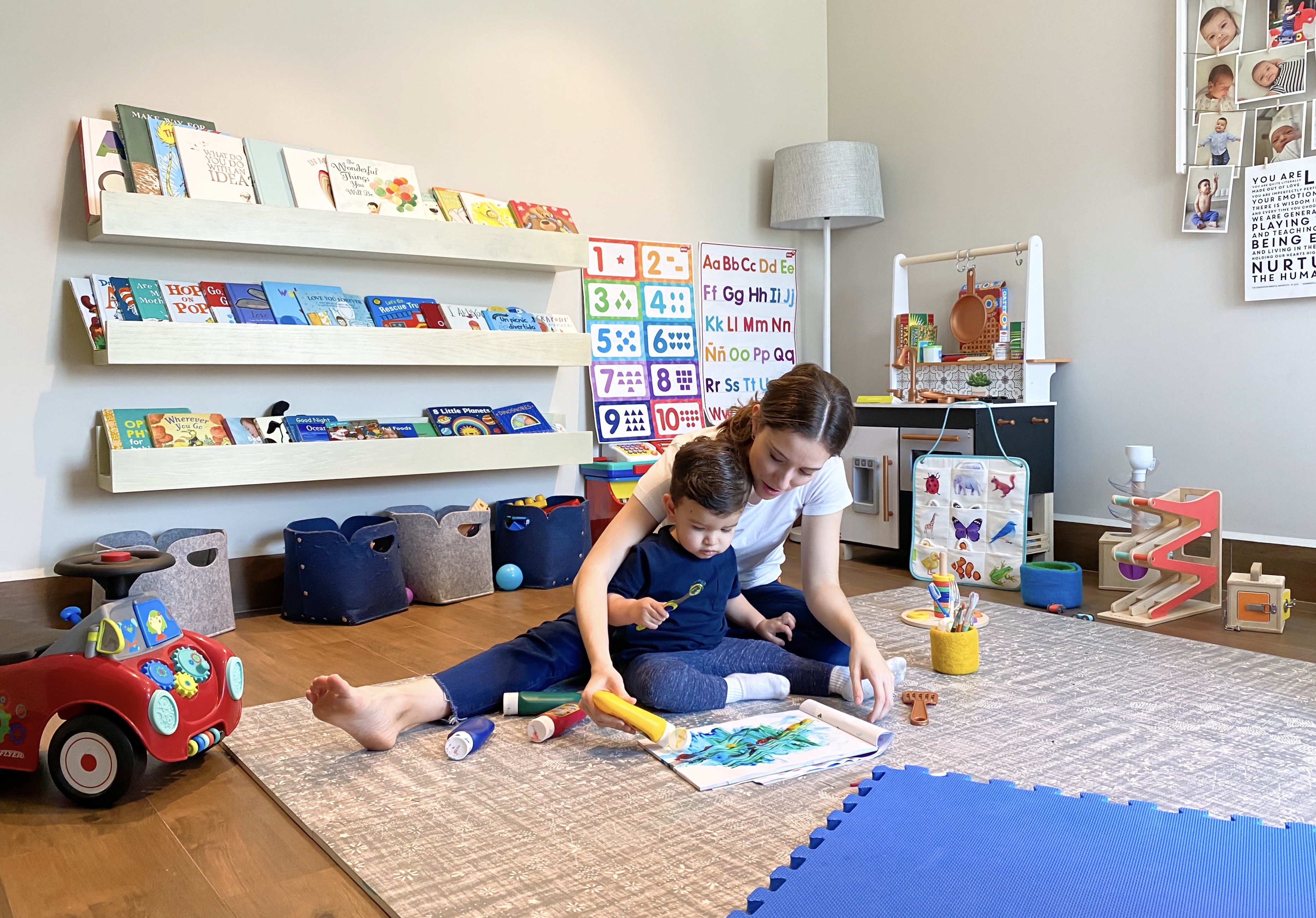 Paloma brincando com seu filho Francisco